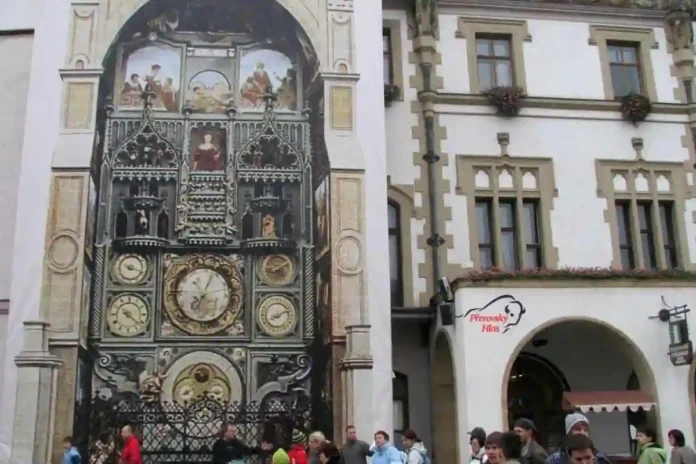 Původní olomoucký orloj, replika